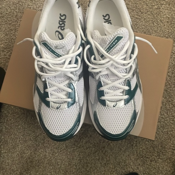 ASICS - Picture 4 of 6